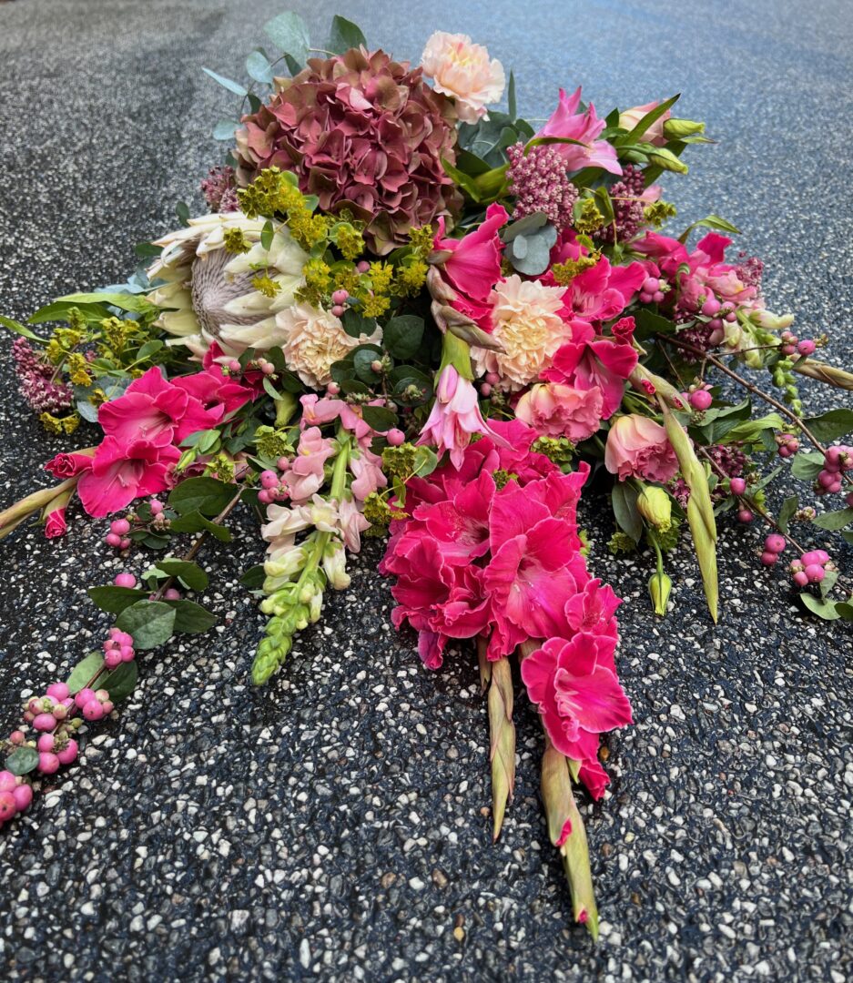 Bårebuket rosa - Send blomster til begravelse - Happyflower-dk