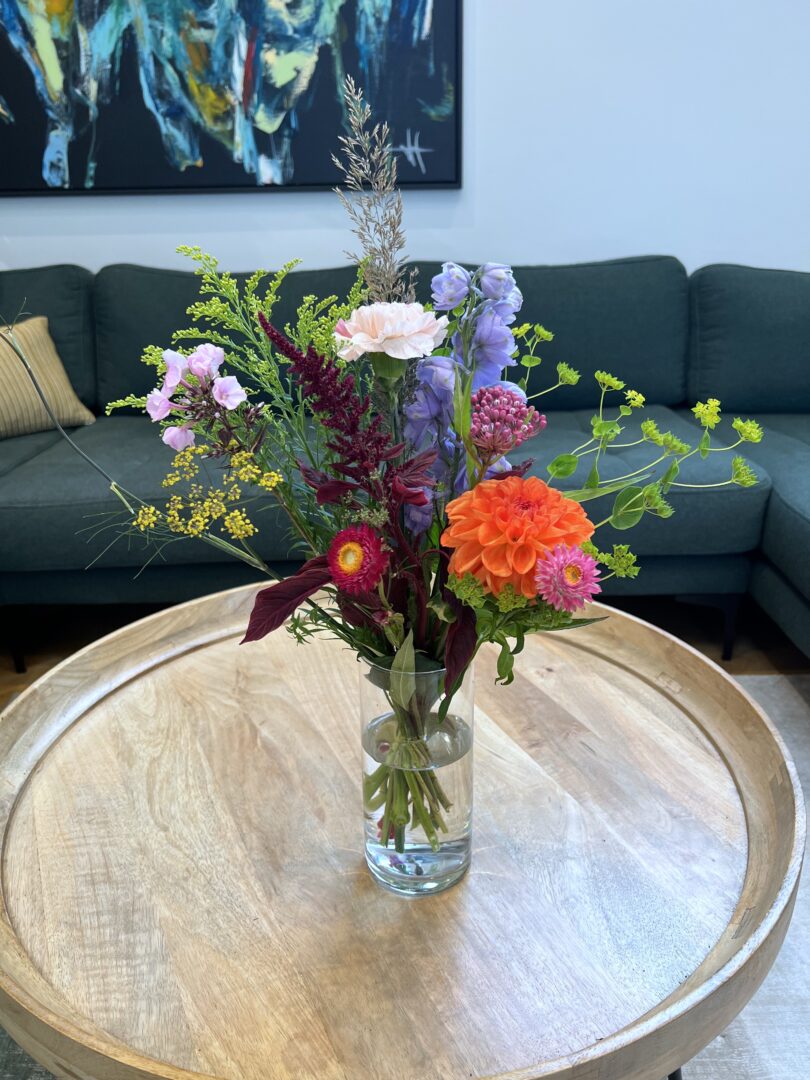Blomster og vase - Send blomster og vase billigt online - Happyflower-dk