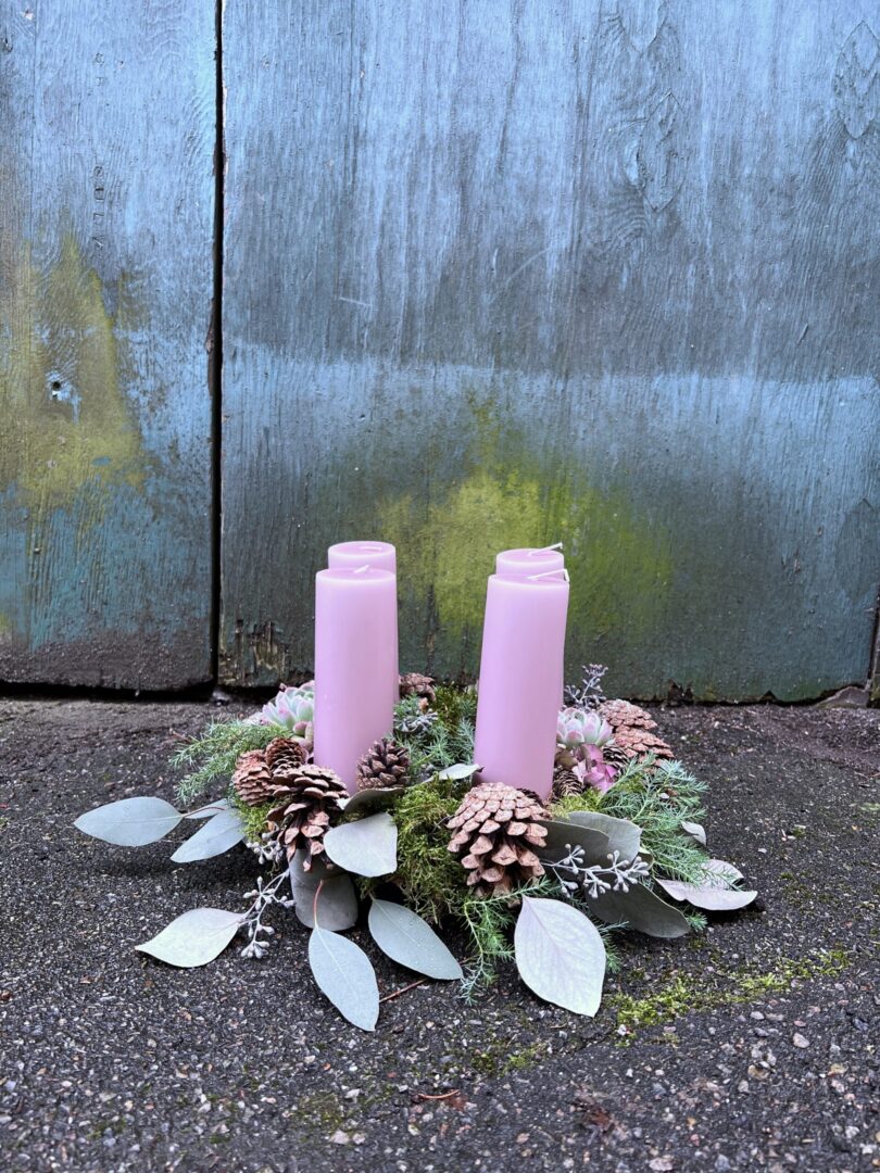 Adventskrans natur Lyserød 2023 - Happyflower-dk