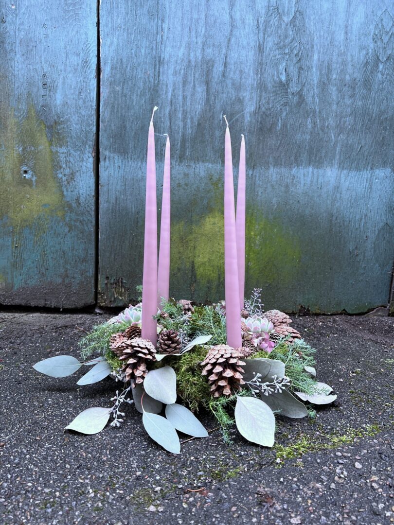 Adventskrans natur Stagelys Lyserød 2023 - Happyflower-dk