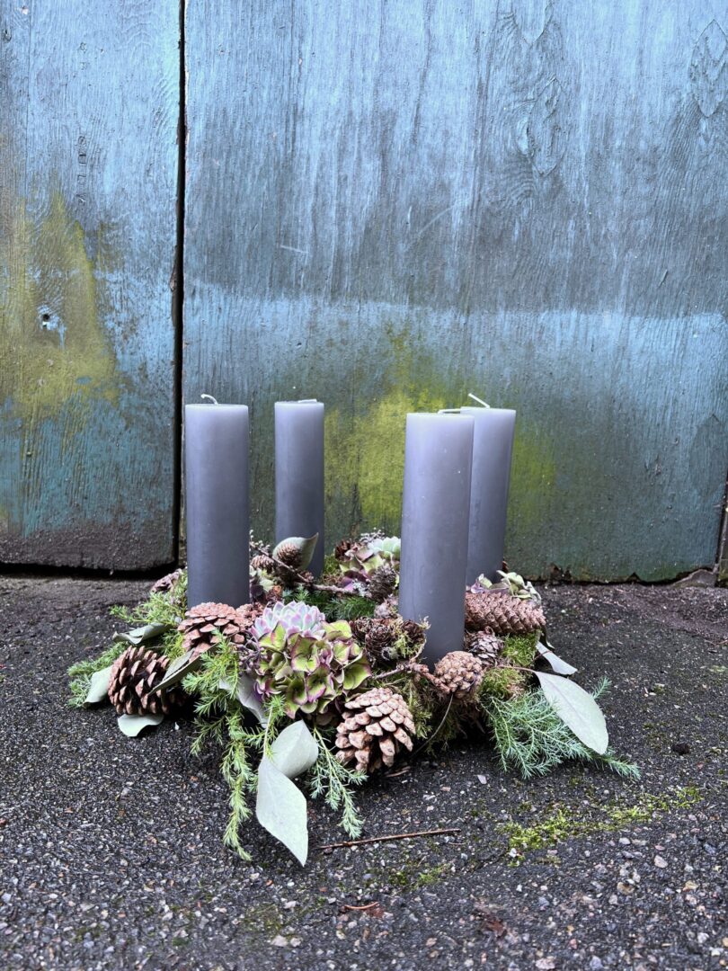 Adventskrans natur stor Mørkegrå 2023 - Happyflower-dk
