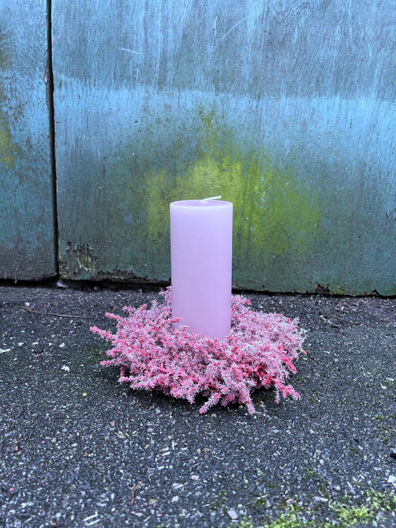 Asparagus krans Red med bloklys - Happyflower-dk