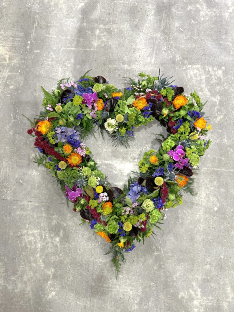 Hjerte (åbent) - Blomster til begravelse - Happyflower-dk