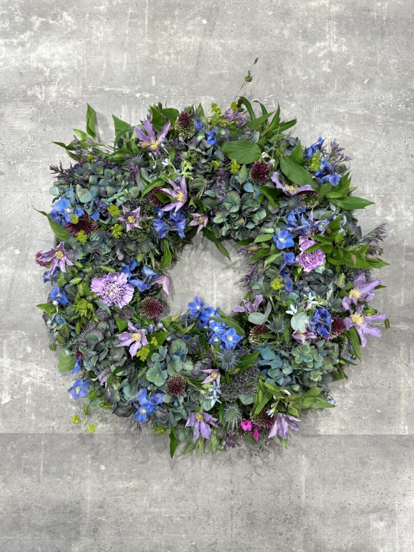 Rundpyntet krans Lilla/Blå - Happyflower-dk