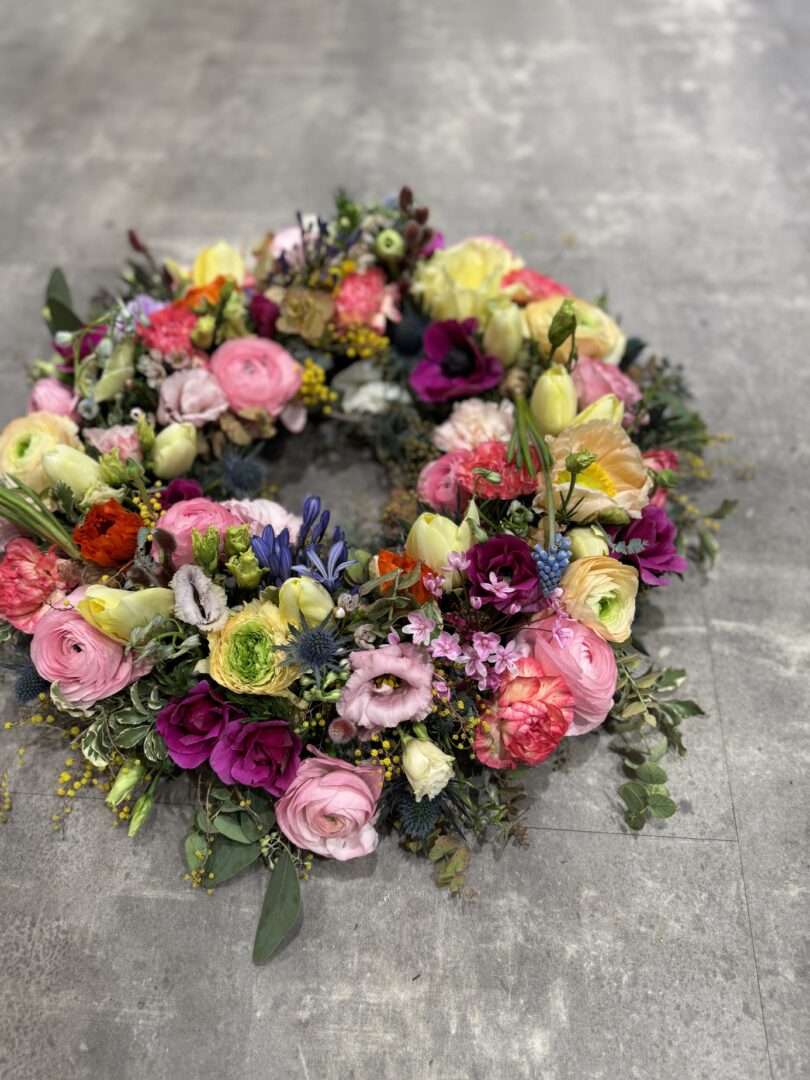 Rundpyntet blomsterkrans - Happyflower-dk