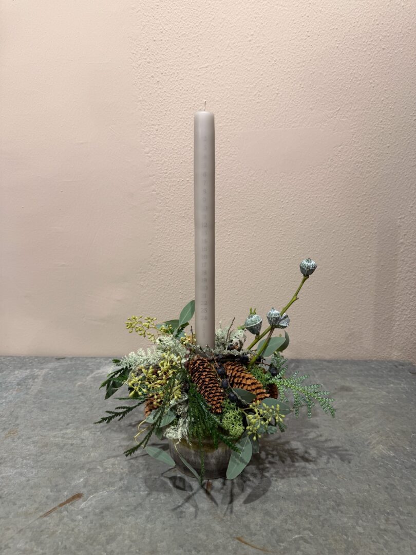 Kalenderdekoration Linen Grey stagelys - Ester & Erik - Happyflower-dk